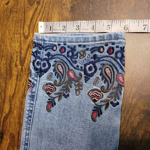 Chico's Jeans 00=2 Perfect Stretch Girlfriend Slim Leg Ankle Mid Rise Floral - Picture 9 of 10